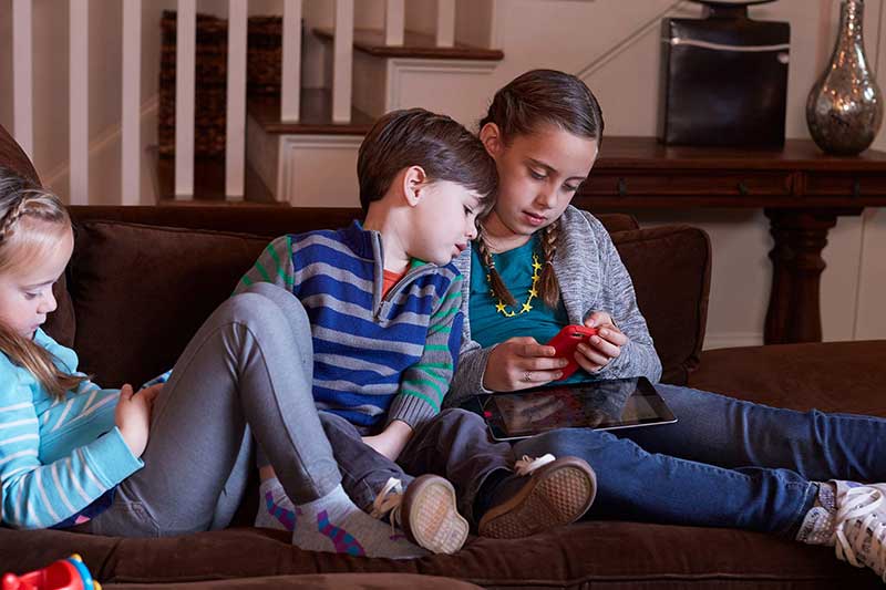 kids on iPhones and iPads